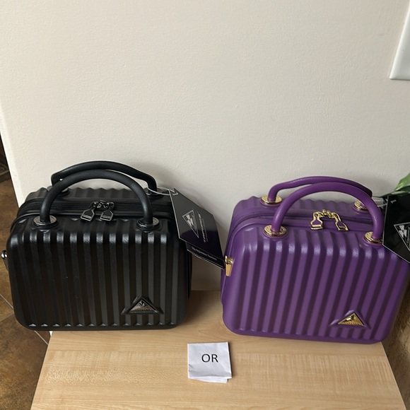 Triforce Amalfi Elite Performance Travel Case w/Adj. Strap & Travel Blanket - Picture 1 of 15